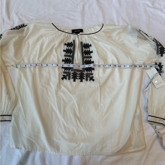 Women’s Karen Kane Embroidered White Peasant Blouse - Picture 5 of 6